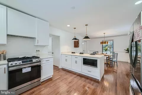 Kitchen - 410 Drury Ln, Baltimore, MD 21229 photo 2 of 11
