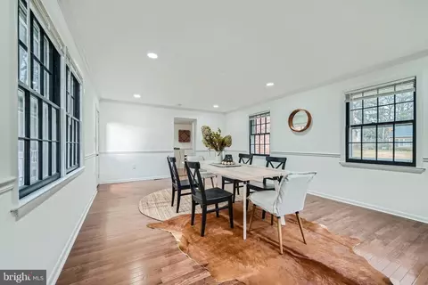 Dining - 410 Drury Ln, Baltimore, MD 21229 photo 8 of 11