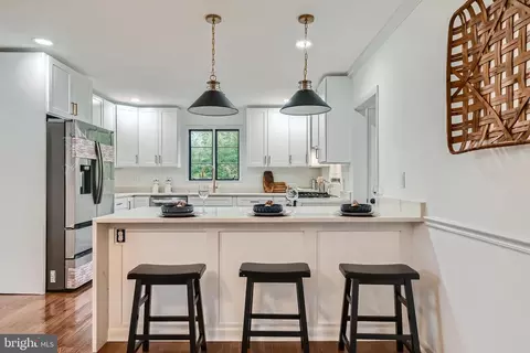 Kitchen - 410 Drury Ln, Baltimore, MD 21229 photo 11 of 11