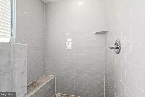 Bath - 817 S Streeper St, Baltimore, MD 21224 photo 3 of 6
