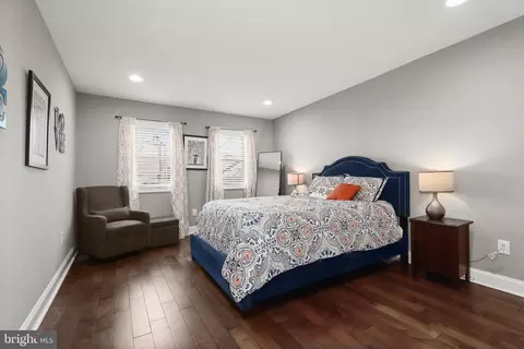 Bedroom - 817 S Streeper St, Baltimore, MD 21224 photo 1 of 5