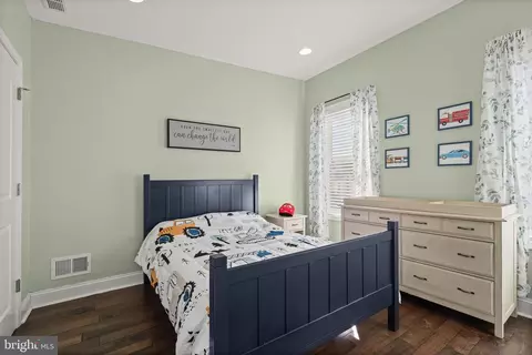 Bedroom - 817 S Streeper St, Baltimore, MD 21224 photo 3 of 5