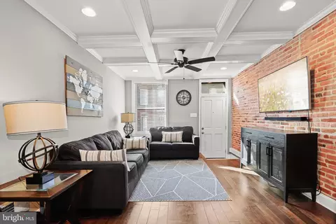 Living - 817 S Streeper St, Baltimore, MD 21224 photo 1 of 5