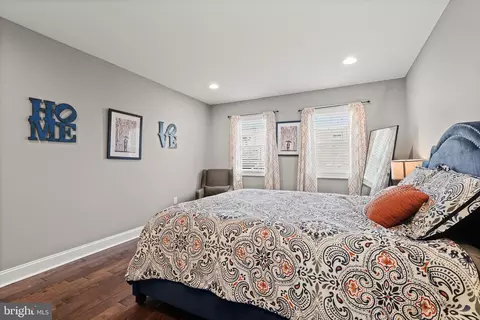 Bedroom - 817 S Streeper St, Baltimore, MD 21224 photo 2 of 5