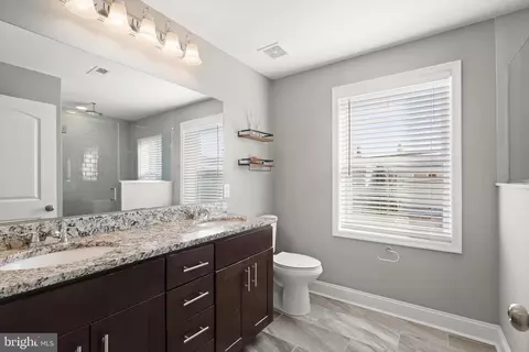 Bath - 817 S Streeper St, Baltimore, MD 21224 photo 1 of 6