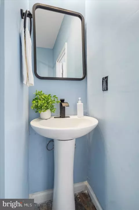 Bath - 1802 E Lanvale St, Baltimore, MD 21213 photo 1 of 6
