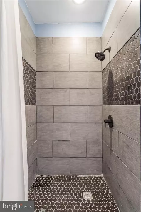 Bath - 1802 E Lanvale St, Baltimore, MD 21213 photo 5 of 6
