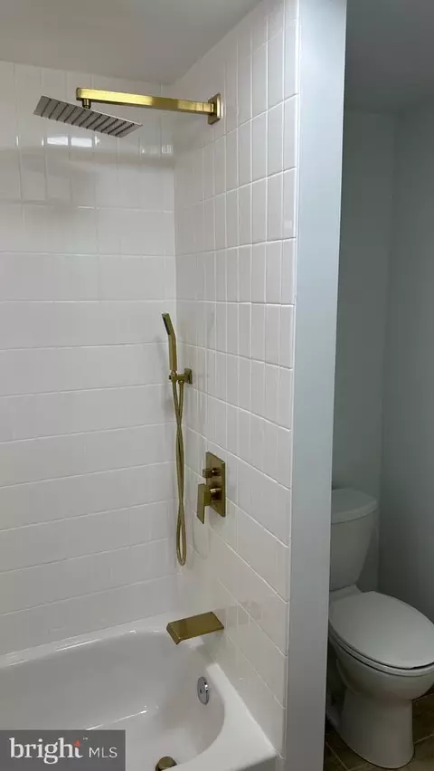 Bath - 3518 Hickory Ave, Baltimore, MD 21211 photo 7 of 12