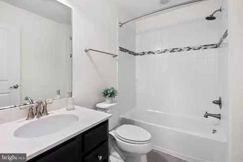 884 S Macon St, Baltimore, MD 21224 photo 4