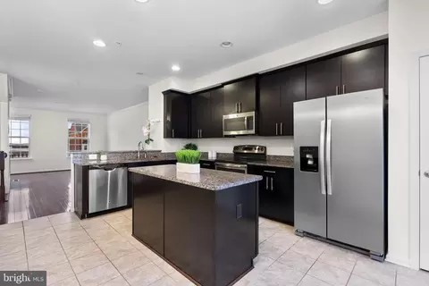 884 S Macon St, Baltimore, MD 21224 photo 6