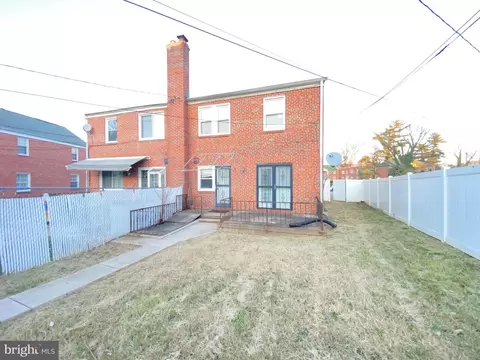 604 N Chapelgate Ln, Baltimore, MD 21229 photo 3