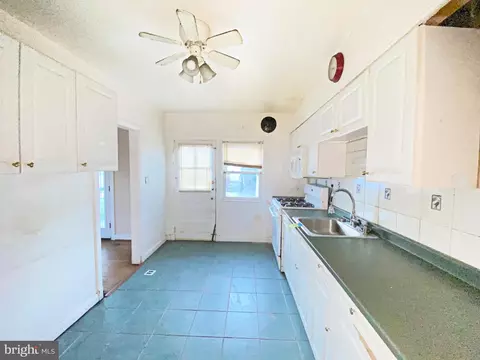 604 N Chapelgate Ln, Baltimore, MD 21229 photo 18