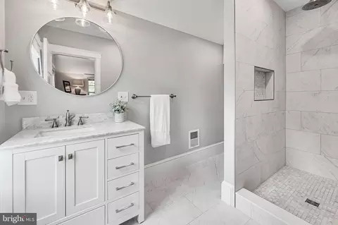 Bath - 203 Deepdene Rd, Baltimore, MD 21210 photo 4 of 5