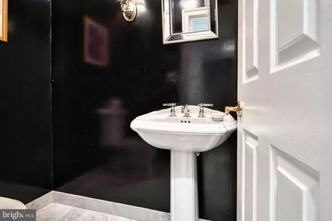 12 E Mount Vernon Pl #2, Baltimore, MD 21201 photo 22