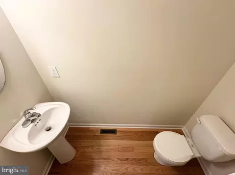 Bath - 4629 Dillon Pl, Baltimore, MD 21224 photo 1 of 9