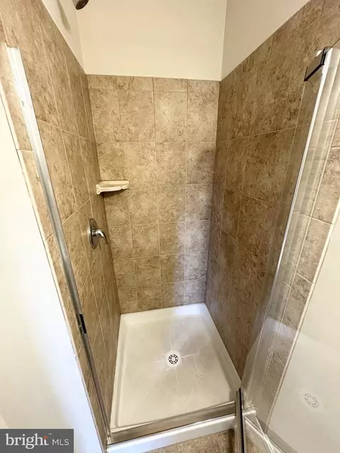 Bath - 4629 Dillon Pl, Baltimore, MD 21224 photo 5 of 9