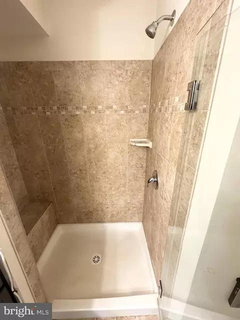 Bath - 4629 Dillon Pl, Baltimore, MD 21224 photo 6 of 9