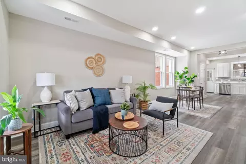 Living - 626 W 33rd St, Baltimore, MD 21211 photo 1 of 2