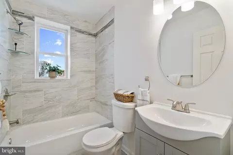 Bath - 626 W 33rd St, Baltimore, MD 21211 photo 2 of 3