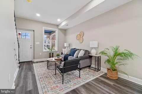 Living - 626 W 33rd St, Baltimore, MD 21211 photo 2 of 2