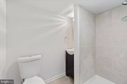 Bath - 626 W 33rd St, Baltimore, MD 21211 photo 3 of 3