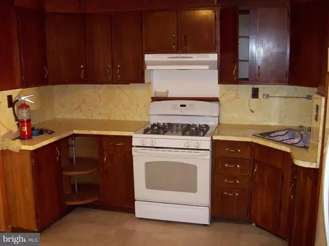 2853 Pelham Ave, Baltimore, MD 21213 photo 4