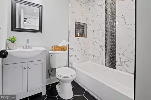 1702 E Oliver St, Baltimore, MD 21213 photo 29