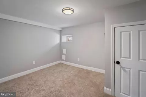 1702 E Oliver St, Baltimore, MD 21213 photo 16