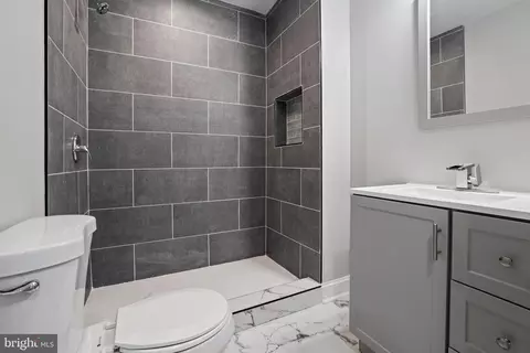1702 E Oliver St, Baltimore, MD 21213 photo 25