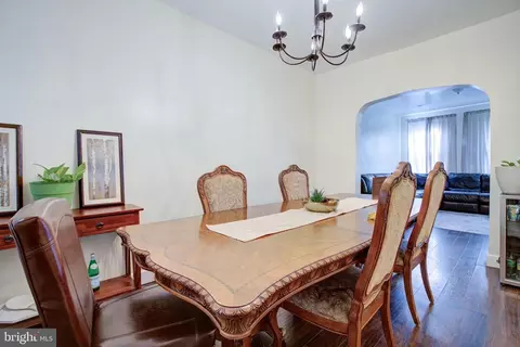 Dining - 2309 N Pulaski St, Baltimore, MD 21217 photo 3 of 4