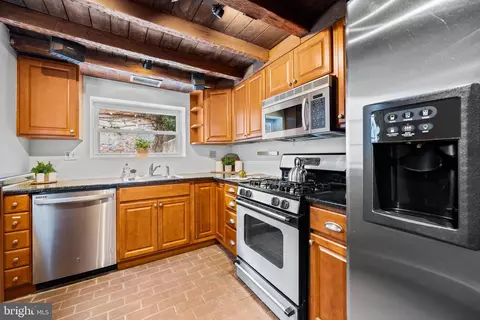 12 Henrietta St E, Baltimore, MD 21230 photo 11
