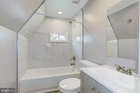Bath - 504 E 42nd St, Baltimore, MD 21218 photo 6 of 6