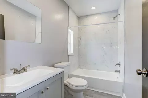 Bath - 504 E 42nd St, Baltimore, MD 21218 photo 4 of 6