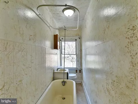 Bath - 308 Calhoun St S, Baltimore, MD 21223 photo 1 of 2