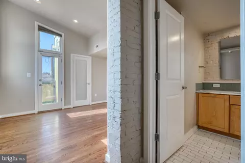 Entry Way - 2 N Curley St, Baltimore, MD 21224 photo 1 of 1