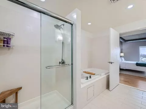 Bath - 1200 Steuart St #524, Baltimore, MD 21230 photo 5 of 5
