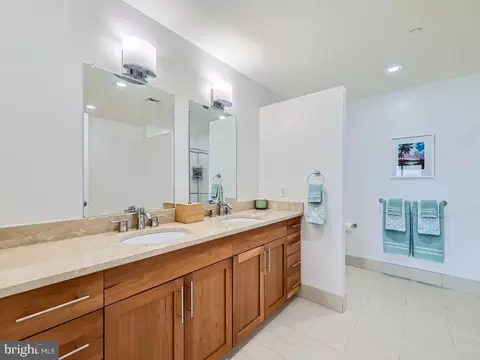 Bath - 1200 Steuart St #524, Baltimore, MD 21230 photo 3 of 5
