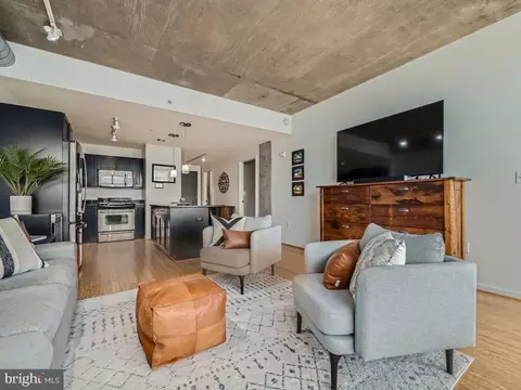 Living - 1200 Steuart St #524, Baltimore, MD 21230 photo 1 of 3
