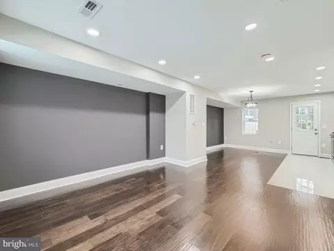 4413 Pen Lucy Rd, Baltimore, MD 21229 photo 2