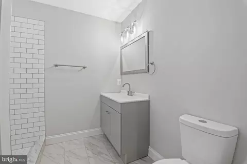 34 N Rosedale St, Baltimore, MD 21229 photo 4