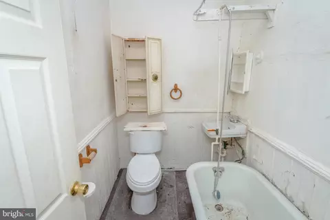 2407 E Preston St, Baltimore, MD 21213 photo 9