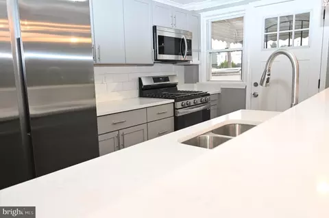 1018 Wicklow Rd, Baltimore, MD 21229 photo 8