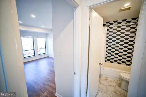 Bath - 733 Stoney Spring Dr, Baltimore, MD 21210 photo 5 of 8