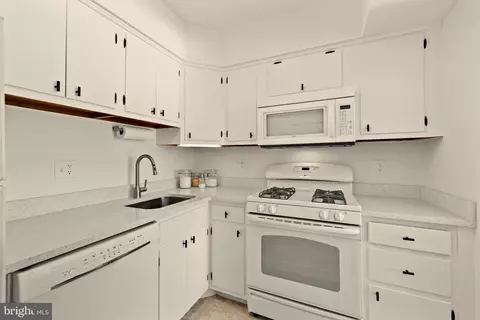 1 Hamill Ct #35, Baltimore, MD 21210 photo 11