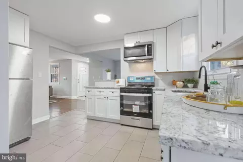726 Nottingham Rd, Baltimore, MD 21229 photo 9
