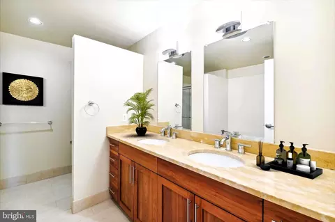 Bath - 1200 Steuart St #429, Baltimore, MD 21230 photo 1 of 7