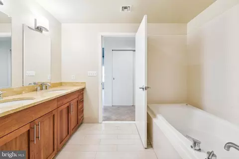 Bath - 1200 Steuart St #429, Baltimore, MD 21230 photo 6 of 7