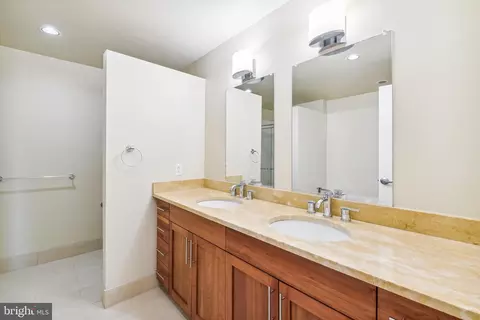 Bath - 1200 Steuart St #429, Baltimore, MD 21230 photo 7 of 7