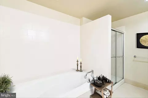 Bath - 1200 Steuart St #429, Baltimore, MD 21230 photo 2 of 7