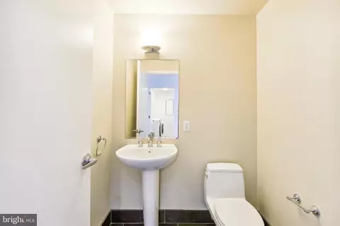 Bath - 1200 Steuart St #429, Baltimore, MD 21230 photo 3 of 7